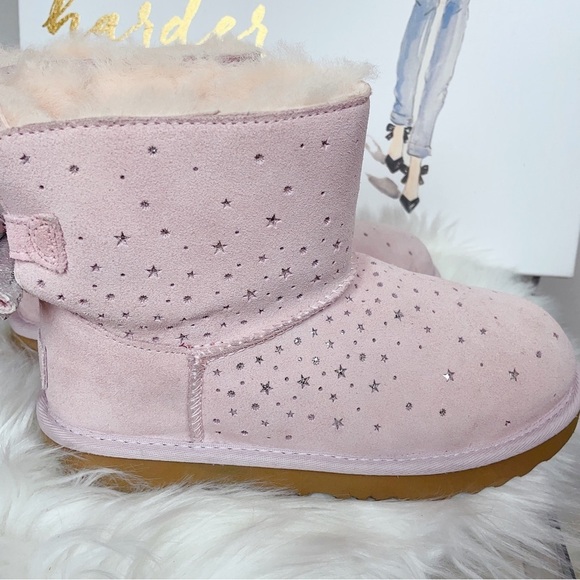 UGG big kid size 4 pink star and bow bootie - Picture 11 of 11